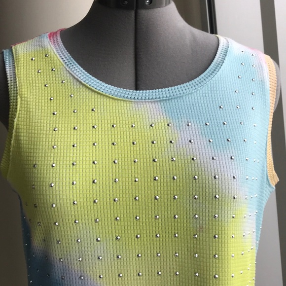 Sleeveless Tank with Sequins - Picture 3 of 4